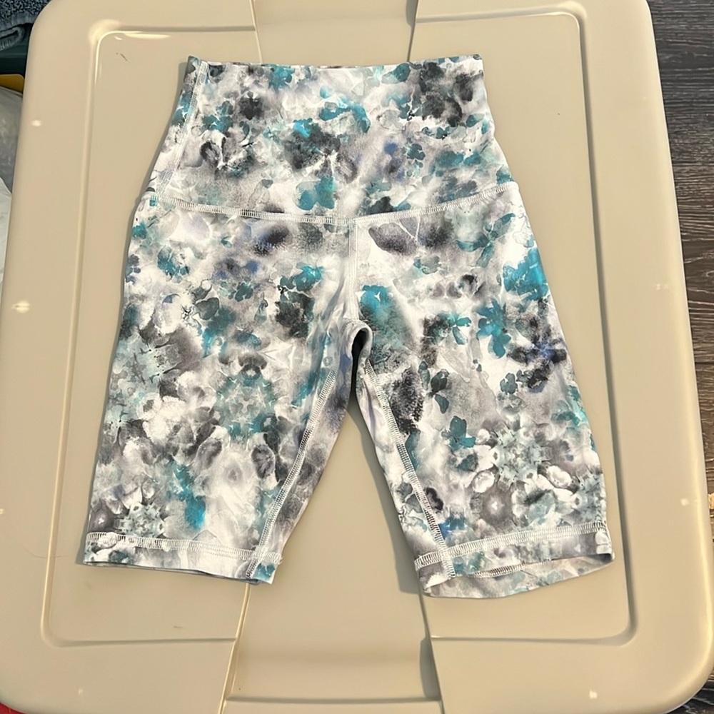 Lululemon Align 8”  high rise biker shorts